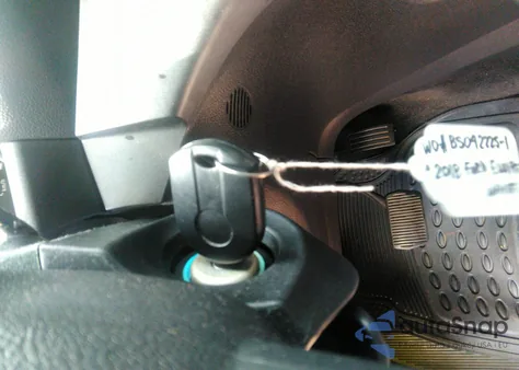 2018 Ford Escape S z USA, uszkodzony, nr VIN 1FMCU0F71JUB67365